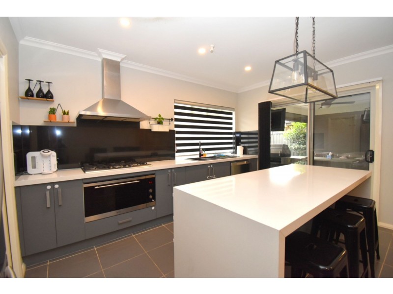 7 Finch Place, Gregory Hills NSW 2557