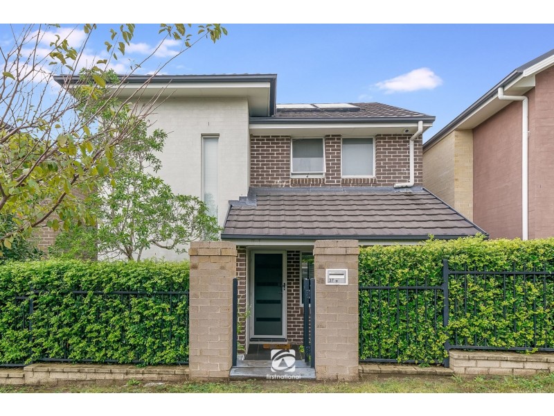 1/37  Santana road, Campbelltown NSW 2560
