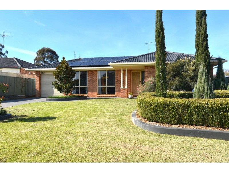 9 Outram Place, Currans Hill NSW 2567