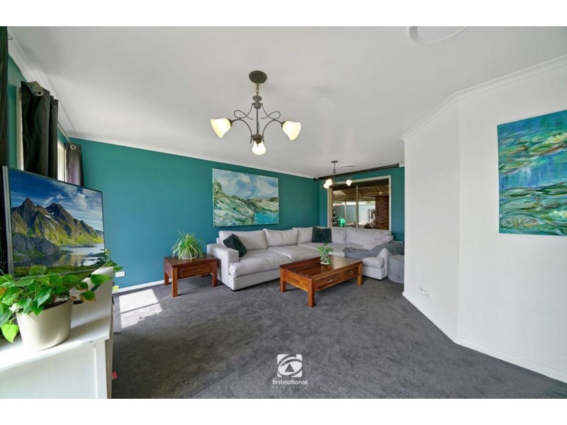 9 Outram Place, Currans Hill NSW 2567