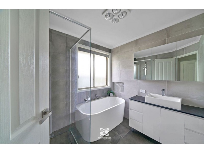9 Outram Place, Currans Hill NSW 2567