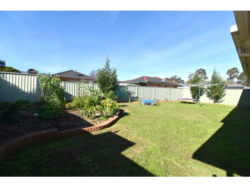 9 Outram Place, Currans Hill NSW 2567