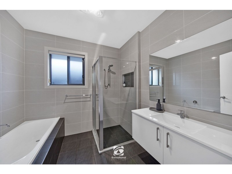 4 Norfolk Boulevard, Spring Farm NSW 2570