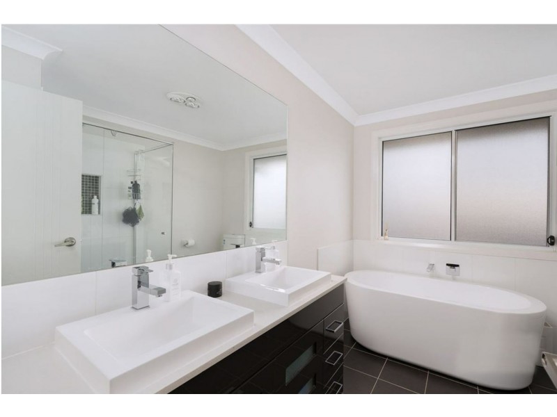 5 Moxon Street, Oran Park NSW 2570