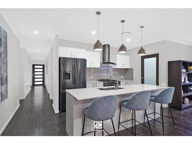 4 Norfolk Boulevard, Spring Farm NSW 2570