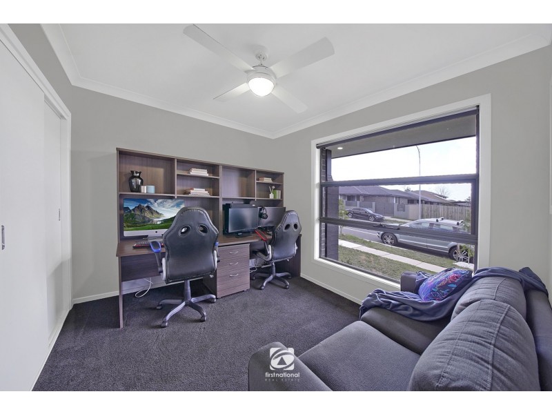 4 Norfolk Boulevard, Spring Farm NSW 2570