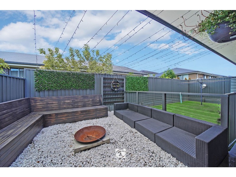 4 Norfolk Boulevard, Spring Farm NSW 2570