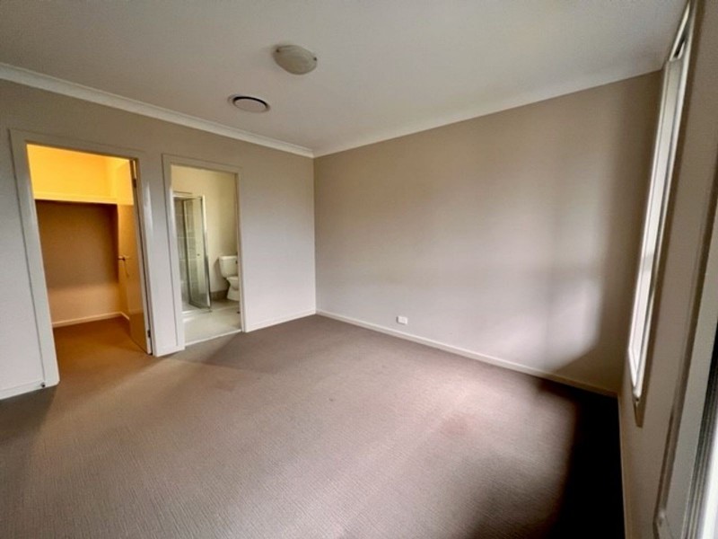 64 Bagnall Street, Gregory Hills NSW 2557