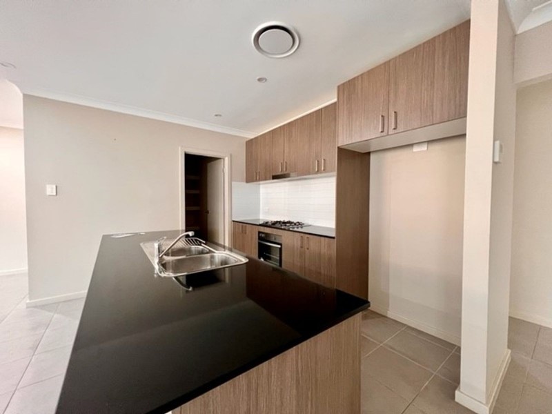 64 Bagnall Street, Gregory Hills NSW 2557