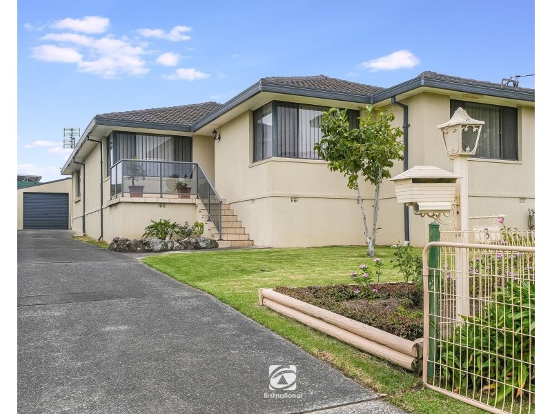8 Winter Avenue, Mount Warrigal NSW 2528