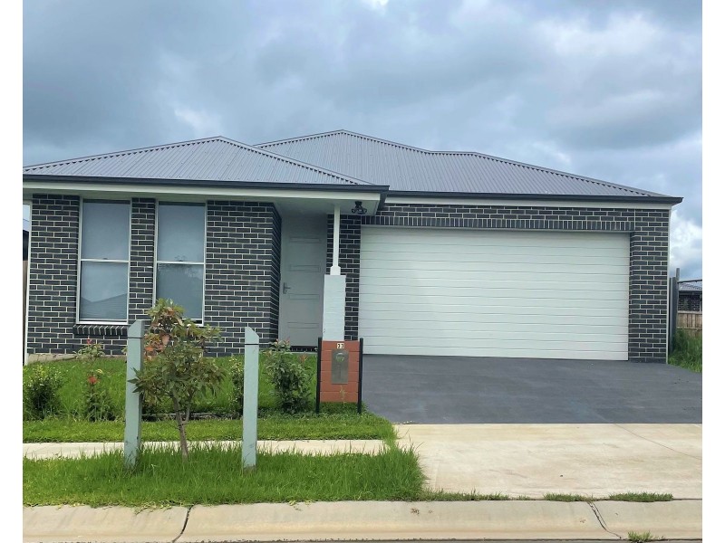 33 Neville Street, Oran Park NSW 2570