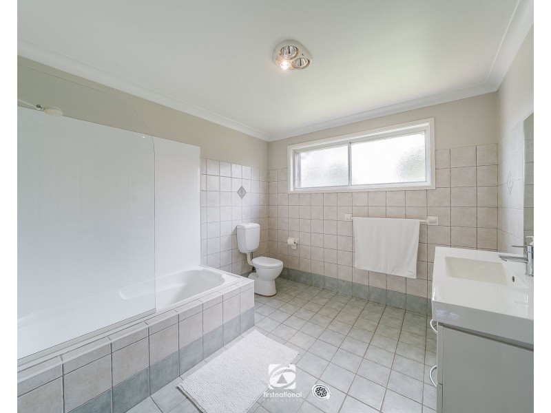 52  Pinaroo Cres, Bradbury NSW 2560