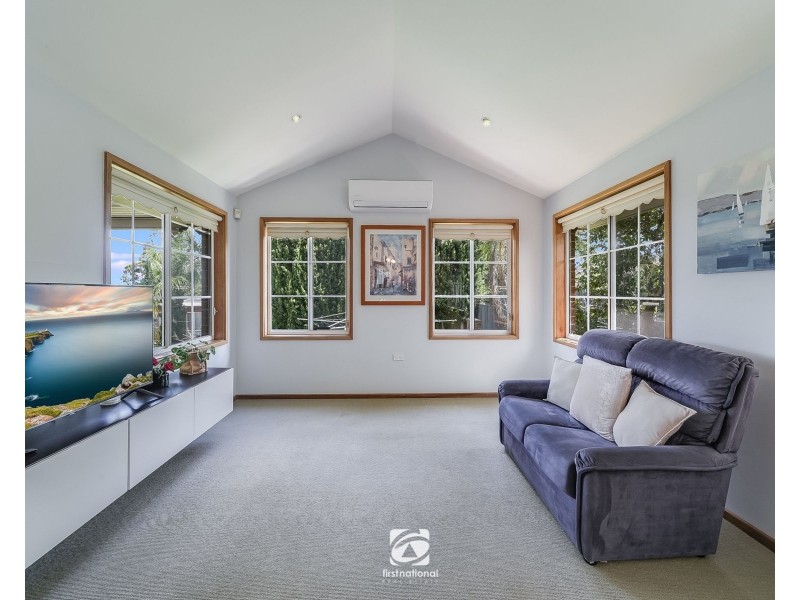 52  Pinaroo Cres, Bradbury NSW 2560