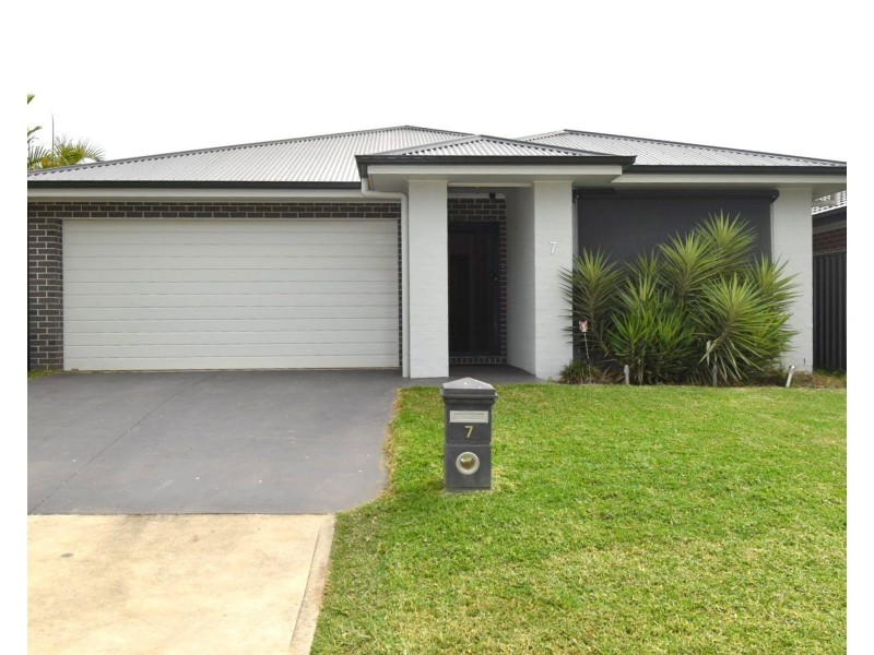 7 Finch Place, Gregory Hills NSW 2557
