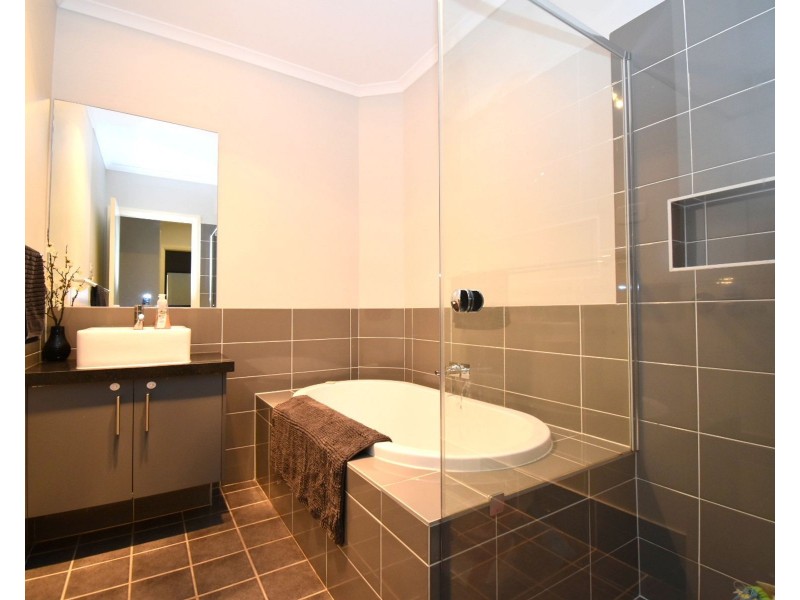 7 Finch Place, Gregory Hills NSW 2557