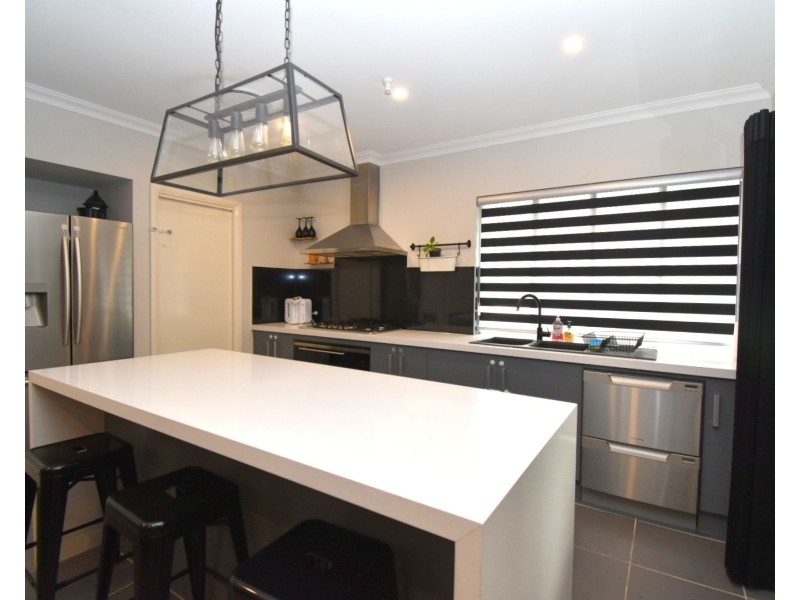 7 Finch Place, Gregory Hills NSW 2557