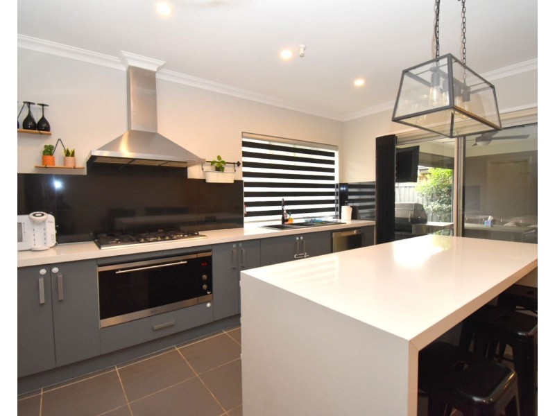 7 Finch Place, Gregory Hills NSW 2557