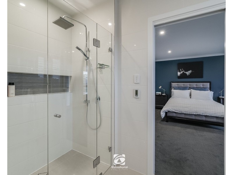 15 Jenolan Cct, Harrington Park NSW 2567