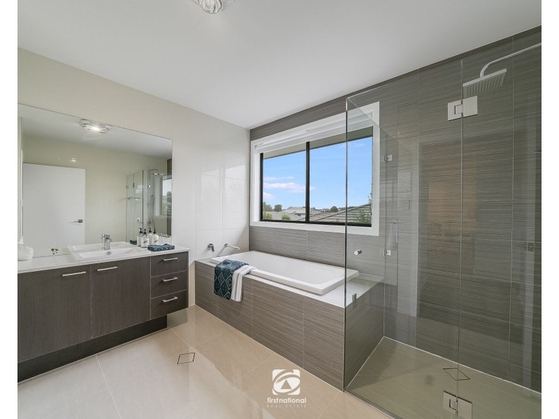 15 Jenolan Cct, Harrington Park NSW 2567