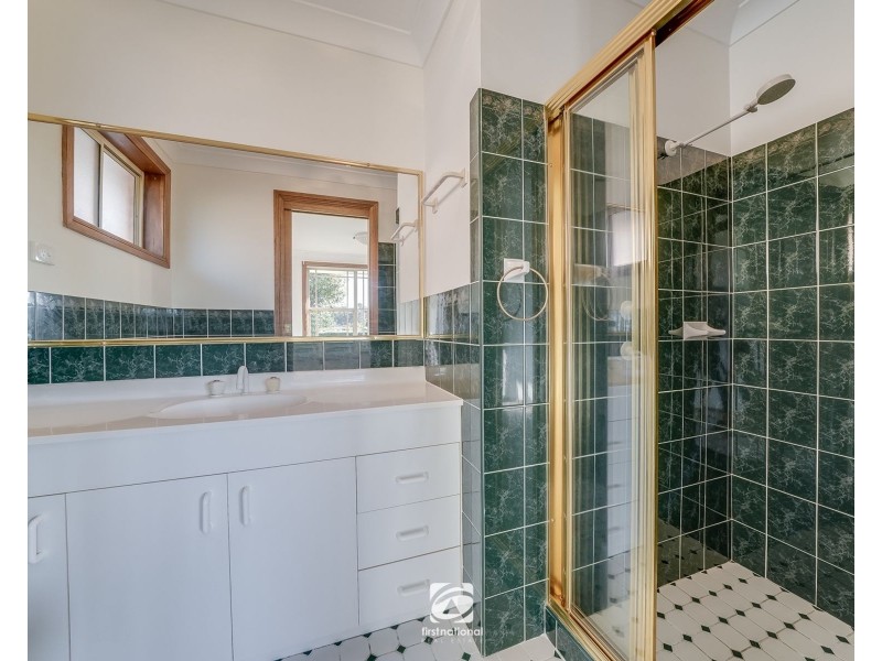 11 Robson Crescent, St Helens Park NSW 2560