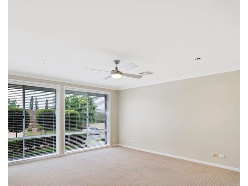 6 Thurn Street, Elderslie NSW 2570