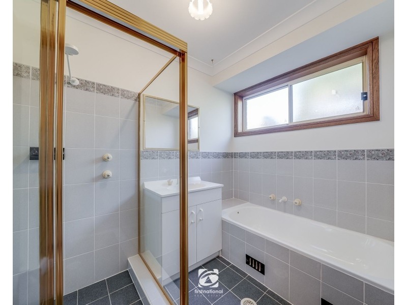 11 Robson Crescent, St Helens Park NSW 2560