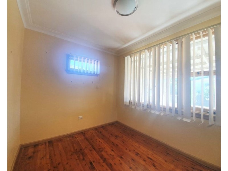 16 First Avenue, Macquarie Fields NSW 2564