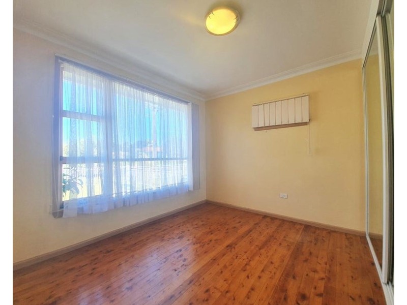 16 First Avenue, Macquarie Fields NSW 2564