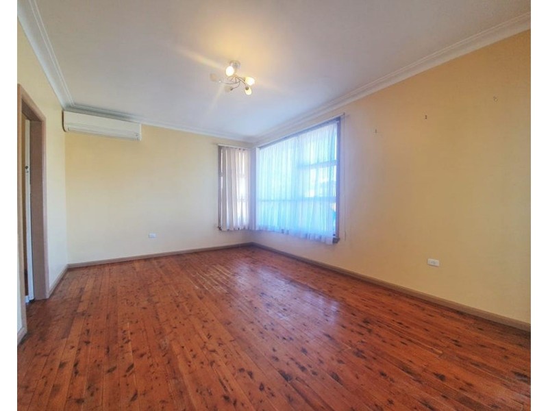 16 First Avenue, Macquarie Fields NSW 2564