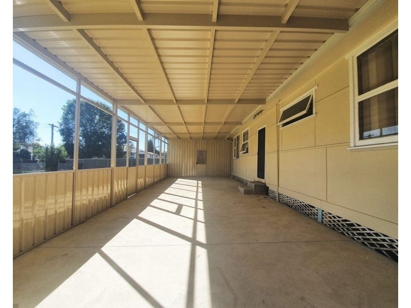 16 First Avenue, Macquarie Fields NSW 2564