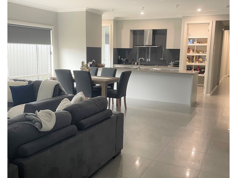 33 Neville Street, Oran Park NSW 2570