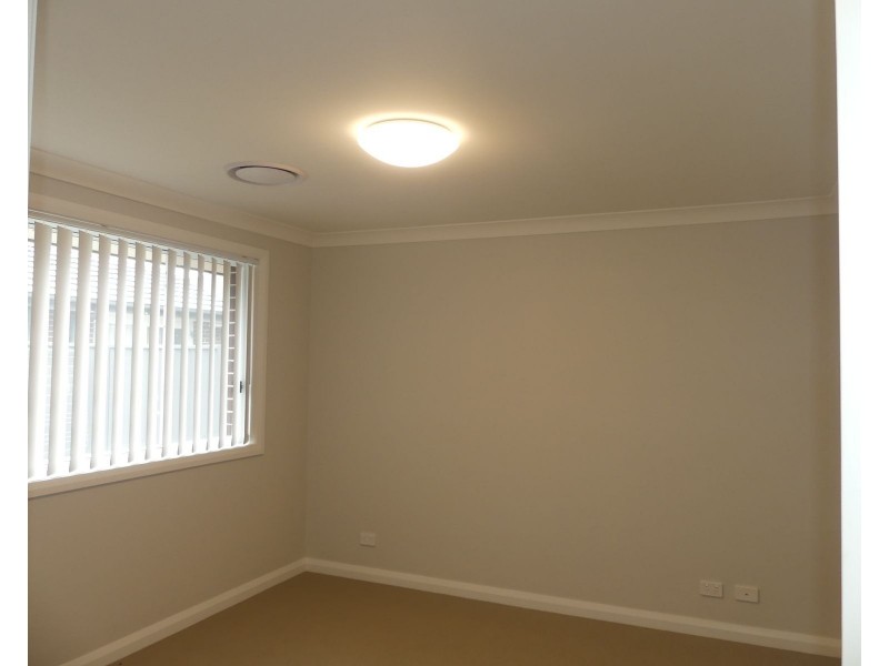 1/9 Howard Loop, Oran Park NSW 2570