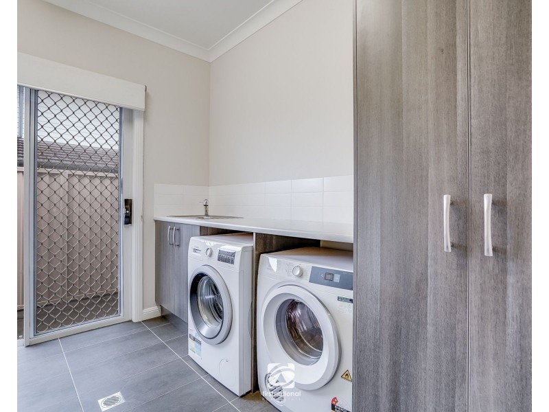 10 Cummins Loop, Harrington Park NSW 2567