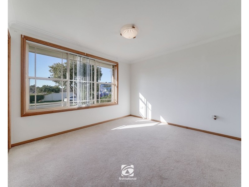 11 Robson Crescent, St Helens Park NSW 2560