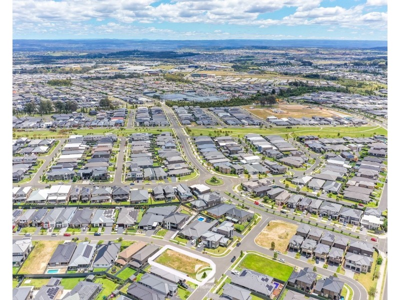 6 Bega Street, Gregory Hills NSW 2557