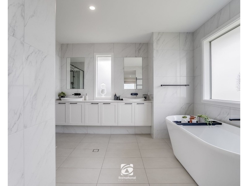 11 Hughes Avenue, Harrington Park NSW 2567