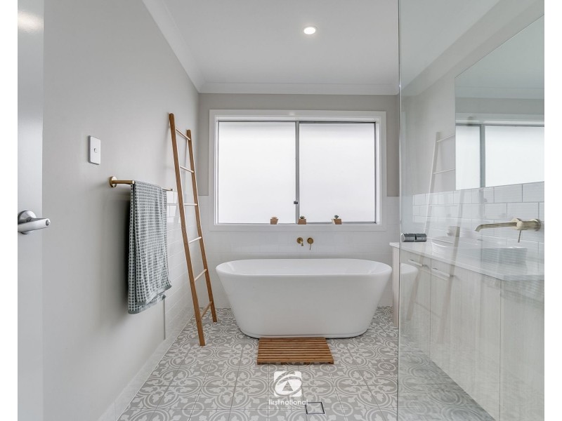 11 Hughes Avenue, Harrington Park NSW 2567