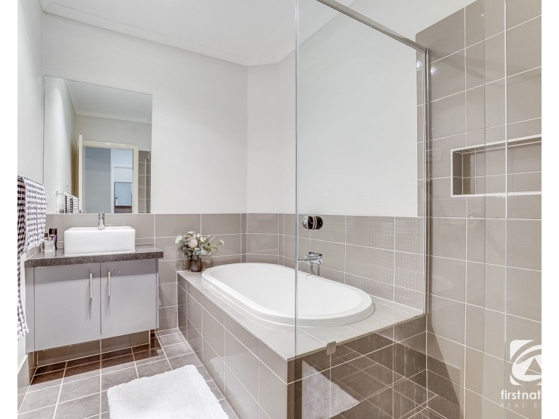 7 Finch Place, Gregory Hills NSW 2557