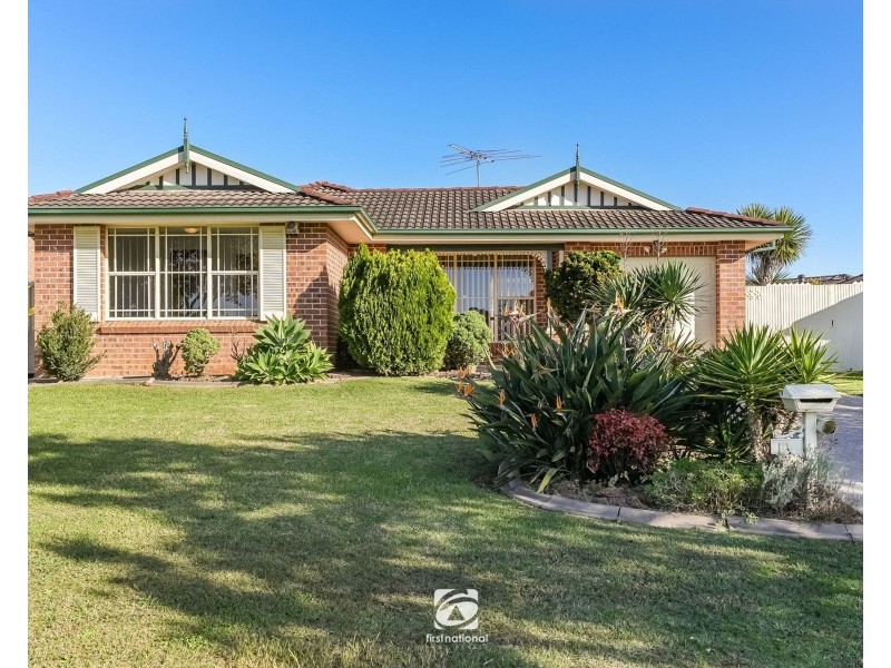 11 Robson Crescent, St Helens Park NSW 2560