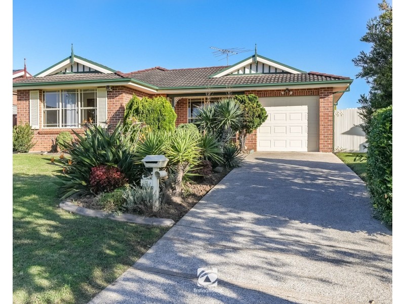 11 Robson Crescent, St Helens Park NSW 2560