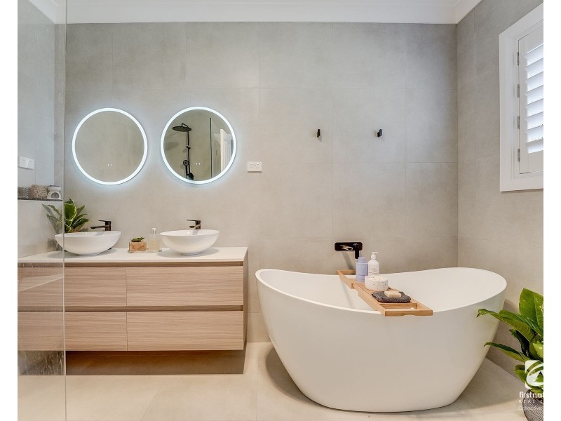 1 Chiltern Place, Harrington Park NSW 2567