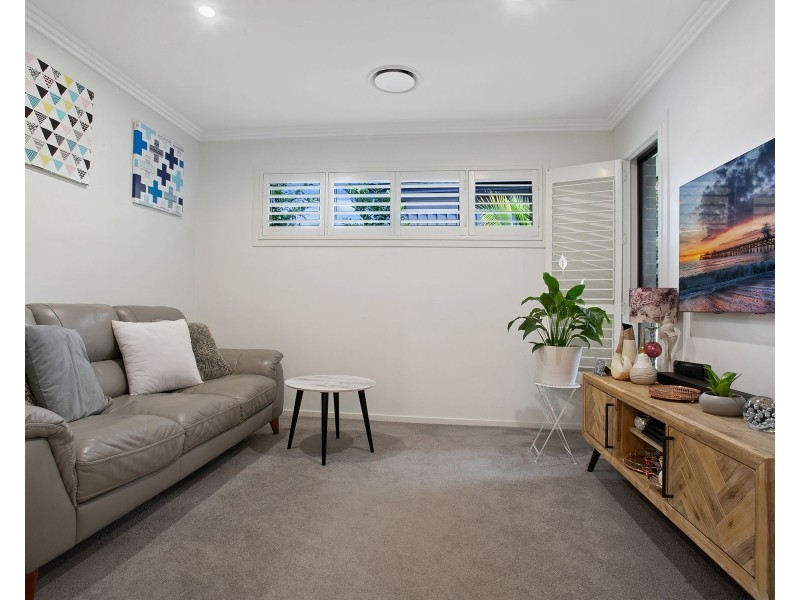 16 Hinton Loop, Oran Park NSW 2570