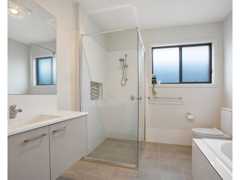 16 Hinton Loop, Oran Park NSW 2570