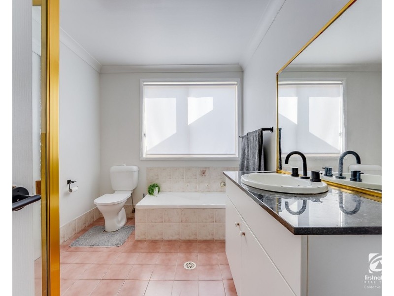 2 Parkside Court, Currans Hill NSW 2567