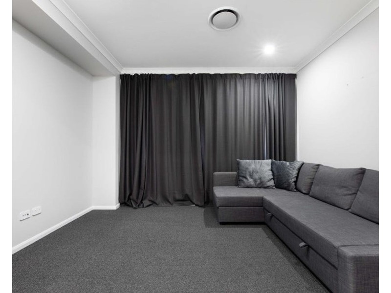 40 Fleece Loop, Oran Park NSW 2570