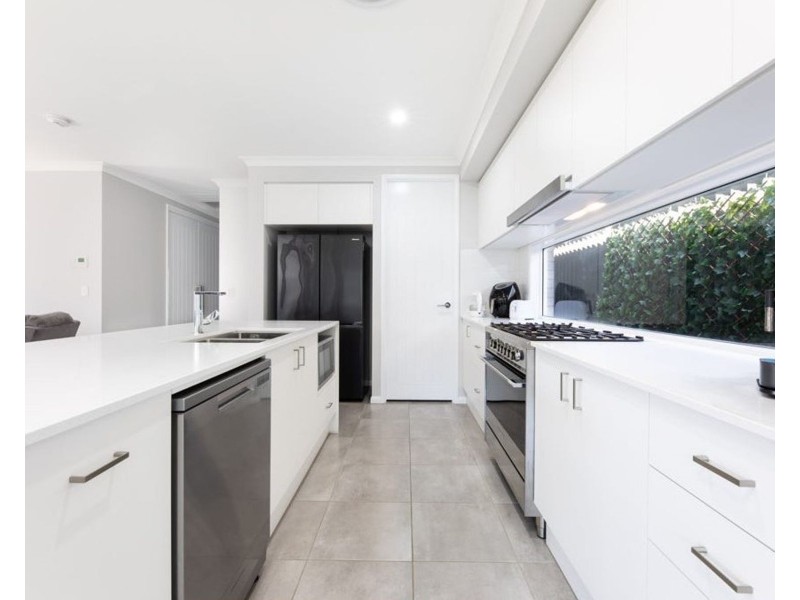 40 Fleece Loop, Oran Park NSW 2570