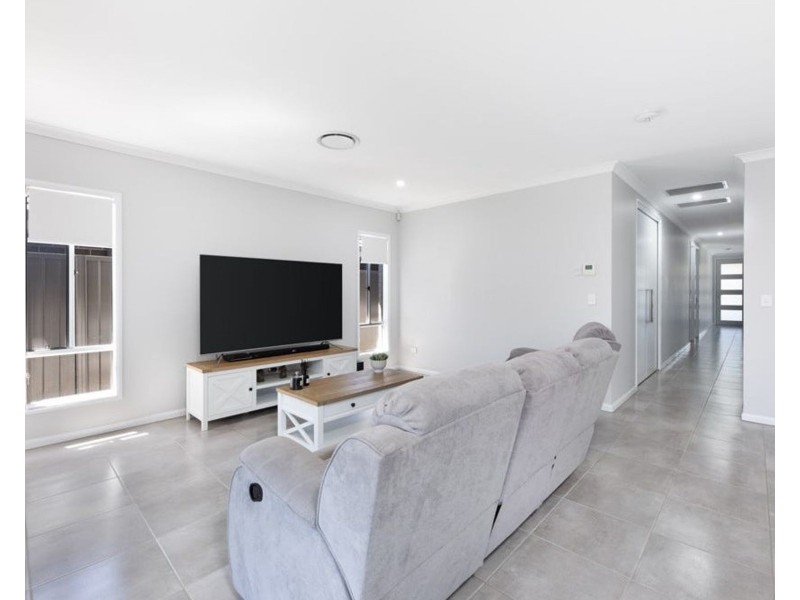 40 Fleece Loop, Oran Park NSW 2570