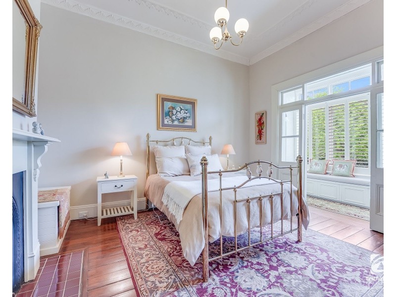 5 Harben Vale Cct, Grasmere NSW 2570