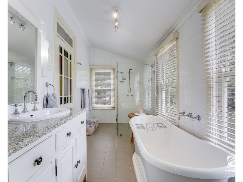 5 Harben Vale Cct, Grasmere NSW 2570