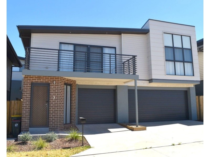7 Searle Way, Oran Park NSW 2570